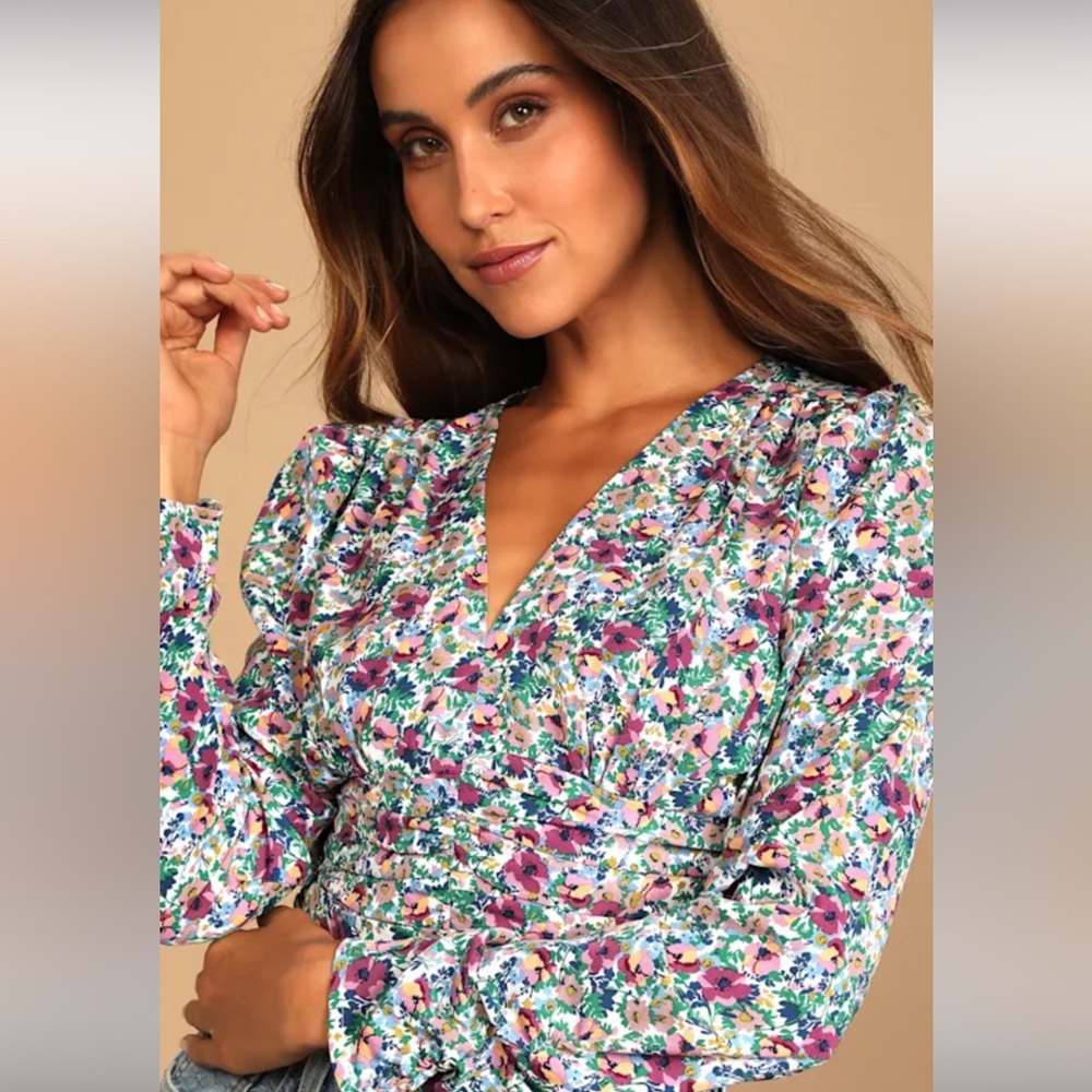Lulu's Purple Floral V-Neck Ruched Long Sleeve Top XS Cottagecore Crop Top EUC